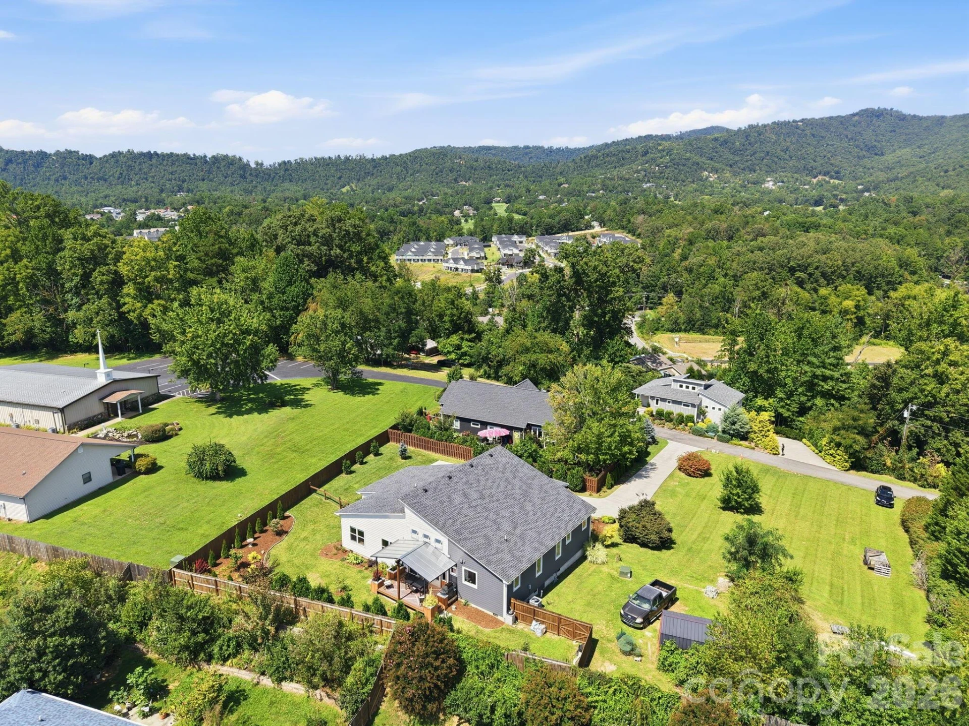112 Upper Grove Lane - Photo 3