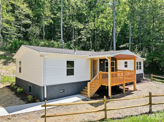 26 Lancelot Loop, Canton, NC, 28716
