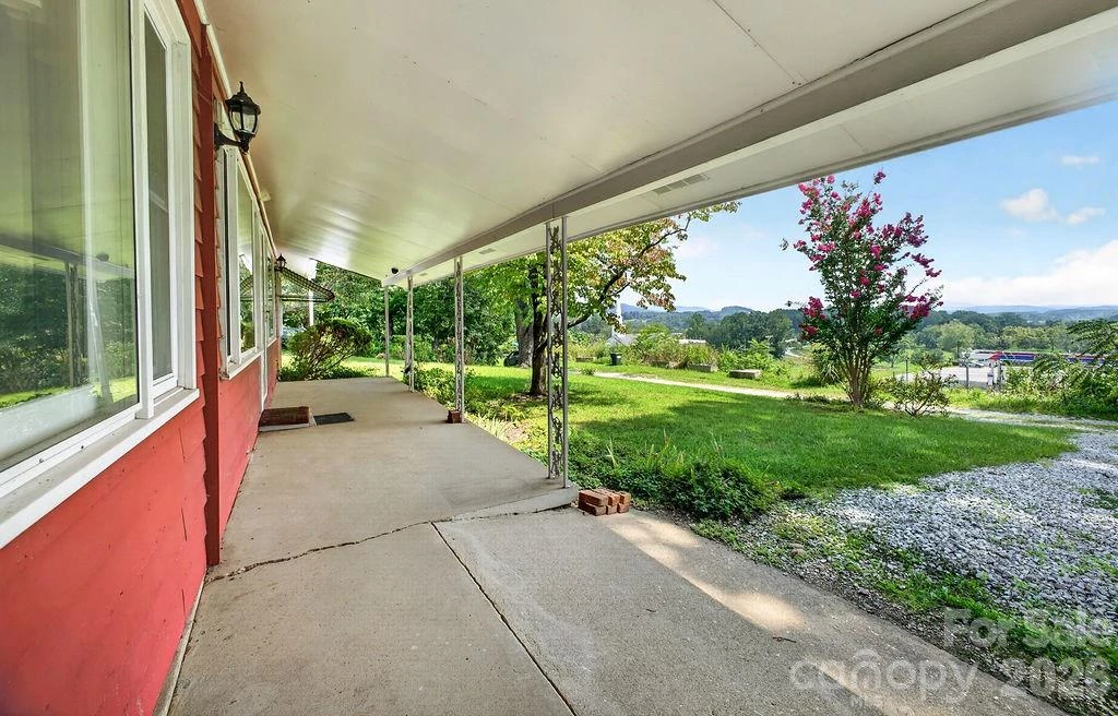 2409 Lucas Street - Photo 2