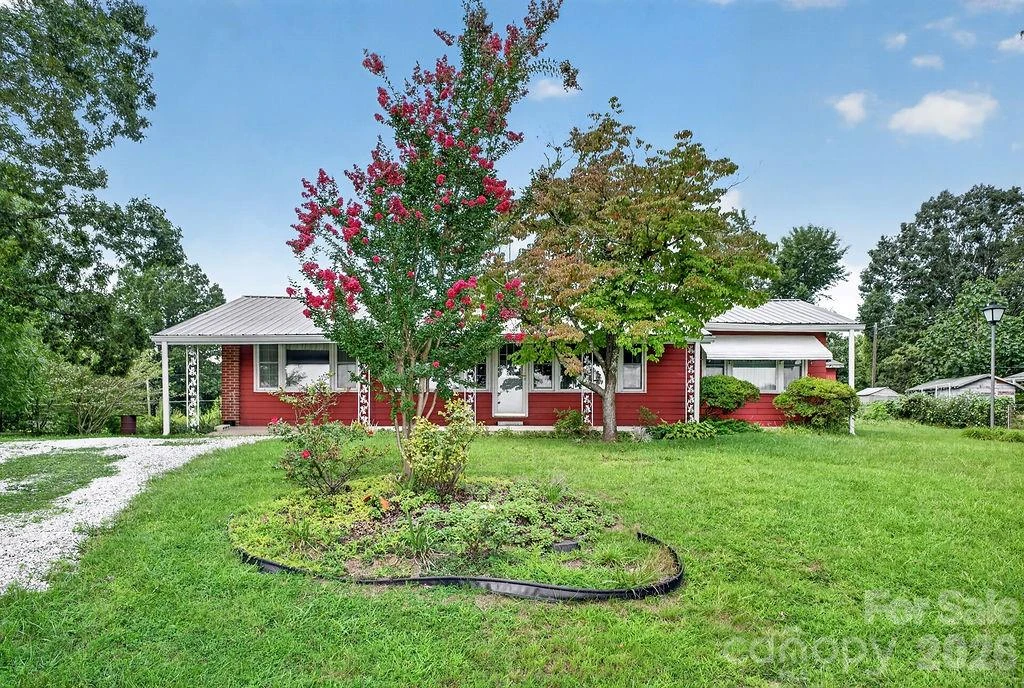 2409 Lucas Street - Photo 5