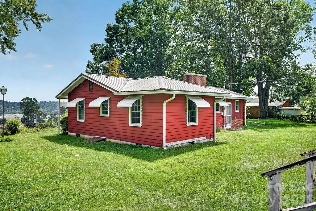 2409 Lucas Street - Photo 7