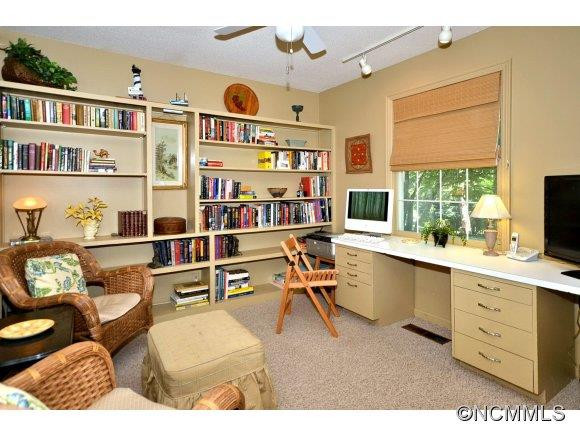 1001 Golden Road - Photo 14