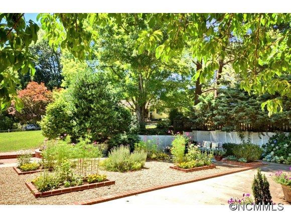1001 Golden Road - Photo 17