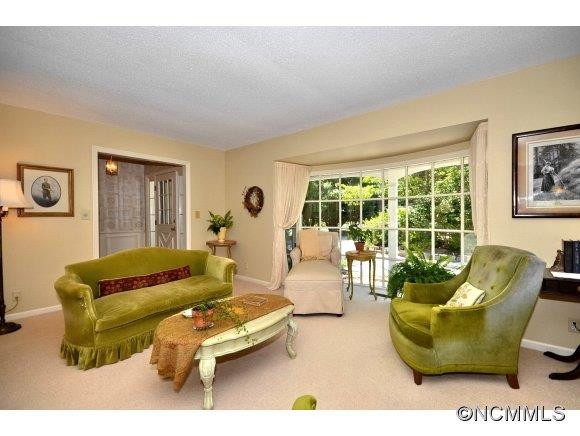 1001 Golden Road - Photo 3