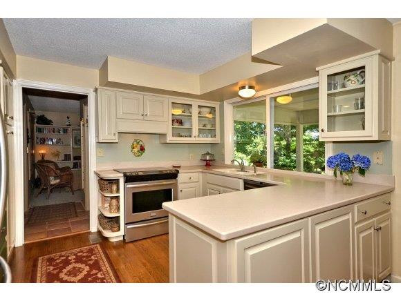 1001 Golden Road - Photo 5