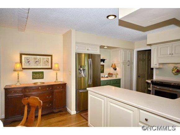 1001 Golden Road - Photo 6