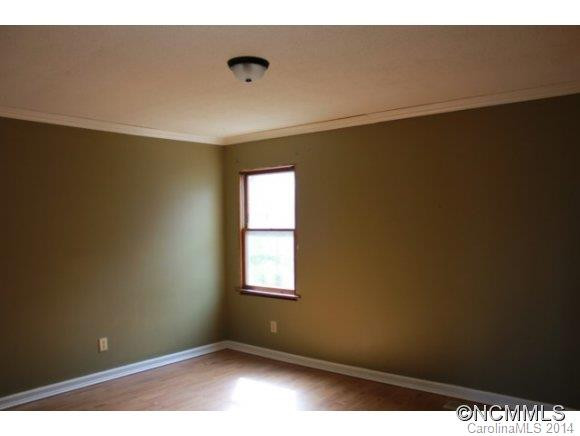 214 Burma Road W. - Photo 8