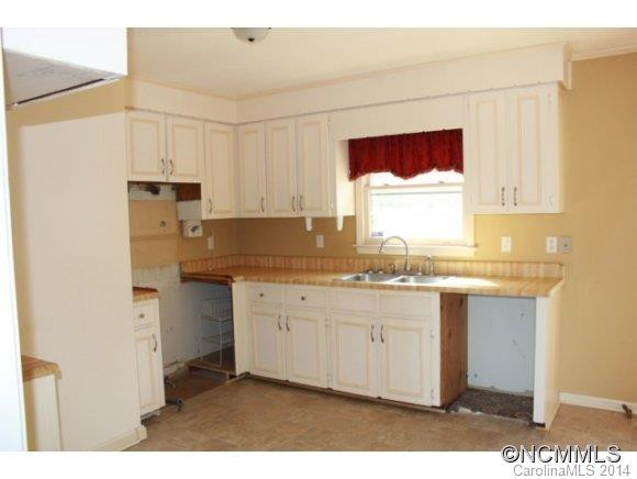 214 Burma Road W. - Photo 10