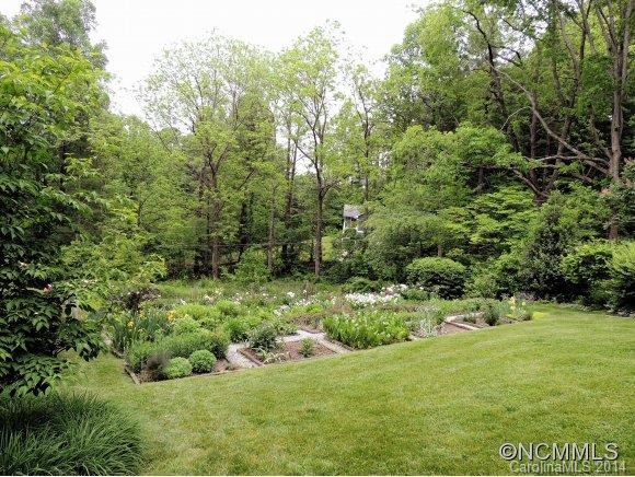 242 N Hills Drive - Photo 2