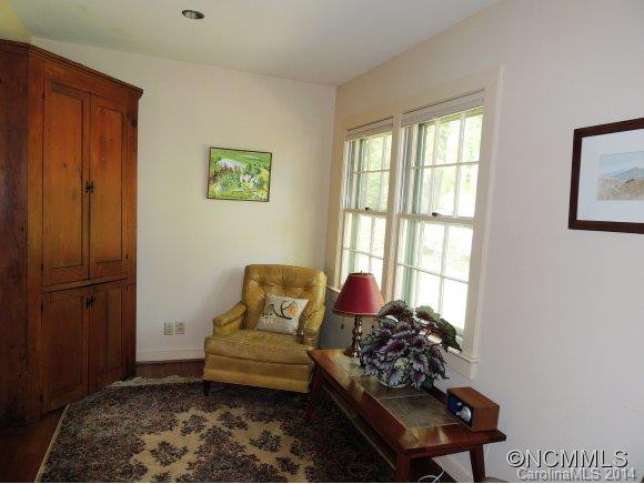 242 N Hills Drive - Photo 9
