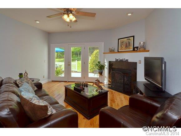 27 Holiday Dr. - Photo 4