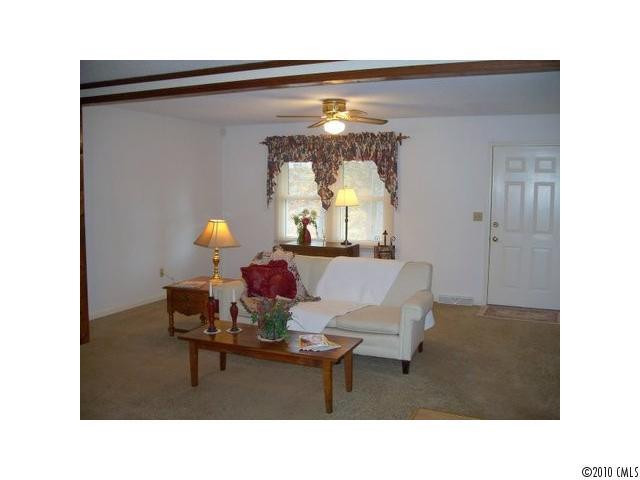 381 Short Road - Photo 3
