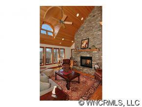 137 WINDOVER DRIVE - Photo 2