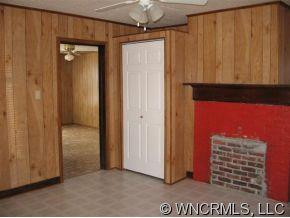 103 CENTER AVE - Photo 4