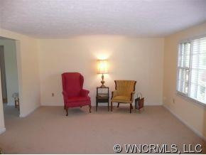 55 Brookside Drive Apt  31 - Photo 2