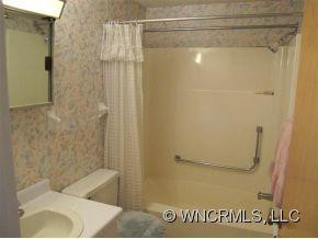 55 Brookside Drive Apt  31 - Photo 8