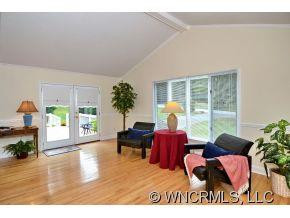 206 Hawthorn Drive - Photo 6