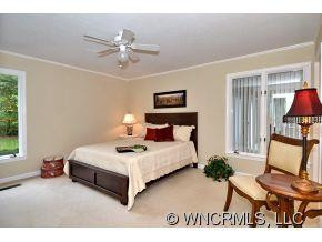 206 Hawthorn Drive - Photo 8