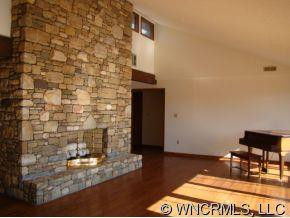 214 STRATFORD RD - Photo 2