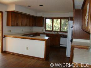 214 STRATFORD RD - Photo 3