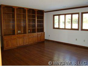 214 STRATFORD RD - Photo 5
