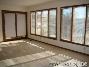 214 STRATFORD RD - Photo 7