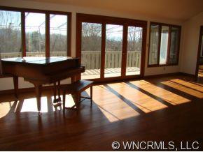 214 STRATFORD RD - Photo 9