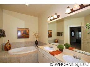 9 KENILWORTH KNOLL # 401 - Photo 4