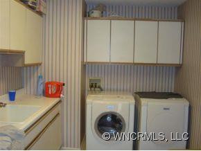 110 HOLLYRIDGE LN - Photo 13