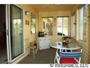 105 EXETER COURT - Photo 8
