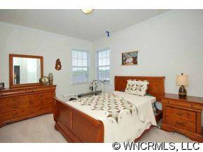 4 HOLMES LANE - Photo 8