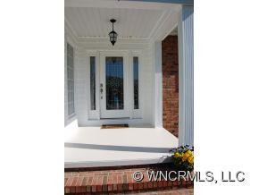 208 Hawthorn Drive - Photo 2
