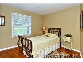 208 Hawthorn Drive - Photo 12