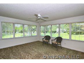 208 Hawthorn Drive - Photo 13