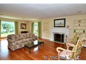 208 Hawthorn Drive - Photo 3