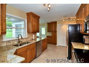 208 Hawthorn Drive - Photo 5