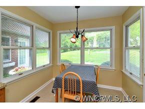 208 Hawthorn Drive - Photo 7