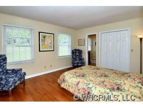 208 Hawthorn Drive - Photo 8