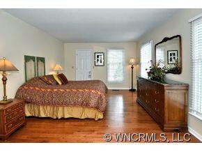 208 Hawthorn Drive - Photo 9