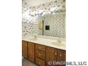 110 Broadmoor - Photo 8