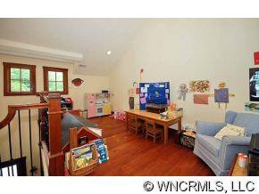 140 MCELRATH ROAD - Photo 10
