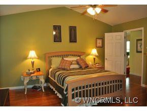 320 MacNeil Way - Photo 2