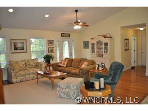 320 MacNeil Way - Photo 8