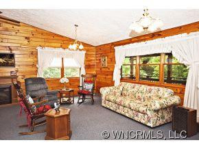388 MEGAN DRIVE - Photo 3
