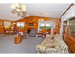 388 MEGAN DRIVE - Photo 4