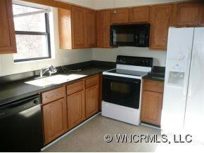 402 Abbey Circle - Photo 2