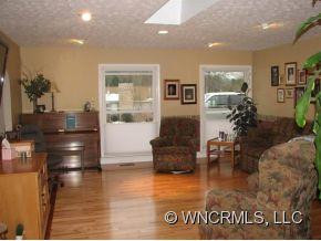 17 Hillside - Photo 2