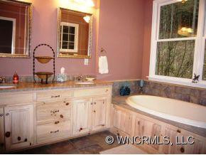 128 HICKORY NUT COVE ROAD - Photo 8