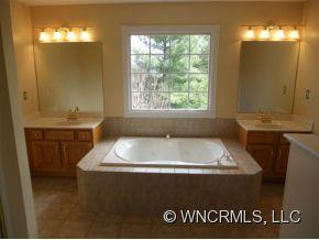 11 WESTMONT DRIVE - Photo 8