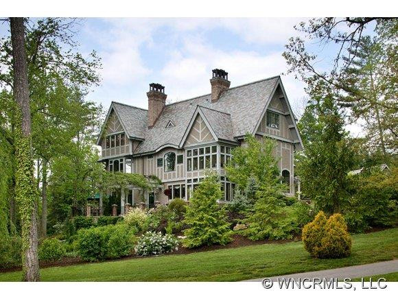 8 Fairway Place